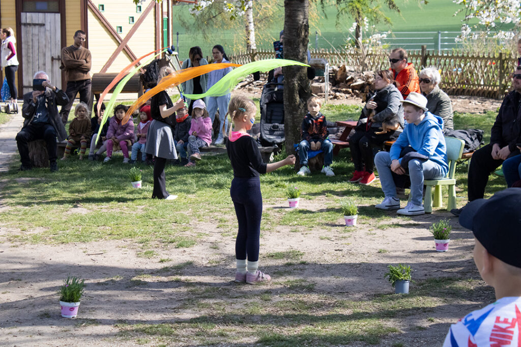 Zirkuswerkstatt in den Osterferien 2022 auf dem Kinder- und Jugendbauernhof Nickern in Dresden